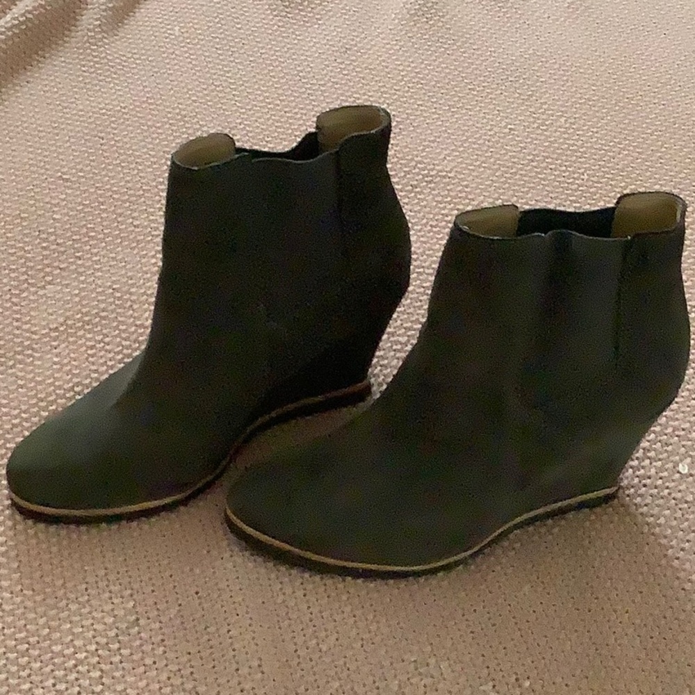 Splendid Genuine Suede wedge bootie Taupe Sz 10